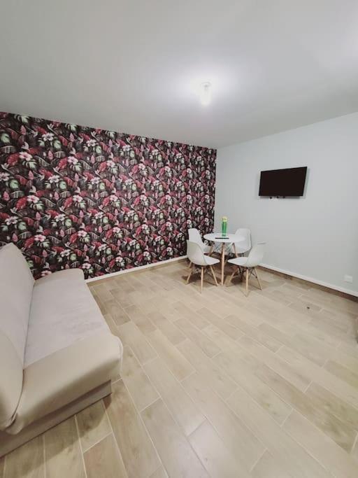 Family Flat Stade De France Airport Cdg Le Bourget "Appart'7" Пьерфит-сюр-Сен Экстерьер фото