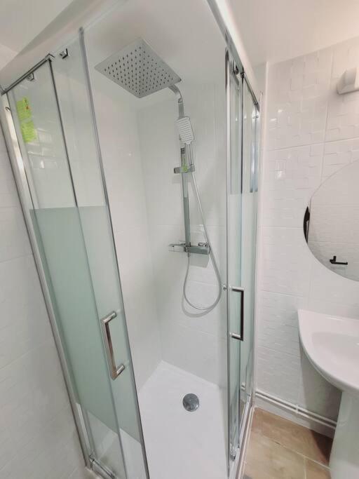 Family Flat Stade De France Airport Cdg Le Bourget "Appart'7" Пьерфит-сюр-Сен Экстерьер фото