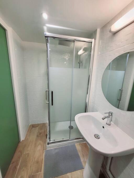 Family Flat Stade De France Airport Cdg Le Bourget "Appart'7" Пьерфит-сюр-Сен Экстерьер фото